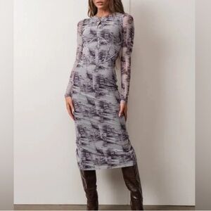Fitted Long-Sleeve Gray Printed Midi Dress